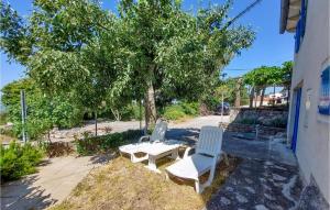 Amazing Home In Koromacno