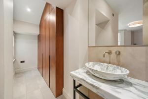 2 Bed Flat Walking Distance From Harrods