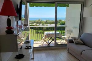 STUDIO VUE MER 50 m plage du couchant 1er ligne Piscine Parking