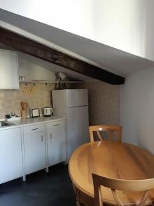 Monolocale piano alto luminoso pochi minuti metro rossa Milano