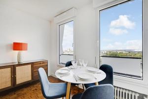 Appartements Amazing panoramic view facing Parc de La Villette - Apartment 4P : photos des chambres