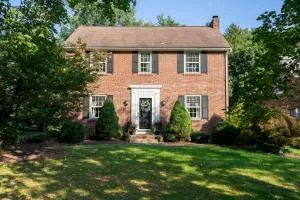 Beautiful fully-furnished Colonial in Millersville - Safe Harbor