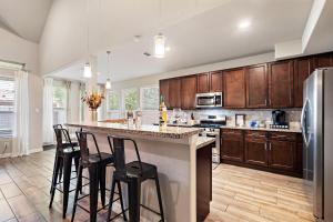 City Escape BBQ Yard WiFi Games Pets Welcome