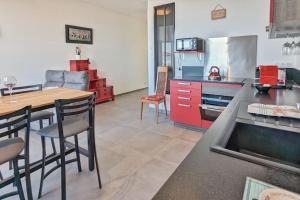 Appartements Appartement pour 3 personnes Sur la plage Les pieds dans leau : photos des chambres