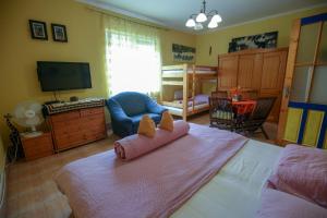 Classic Triple Room room in Everlast