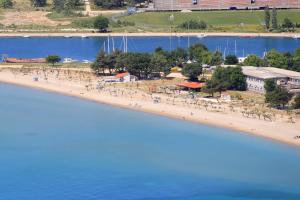 Apartments by the sea Omis - 2806