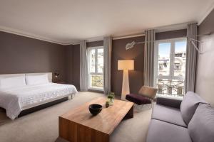 Junior King Suite room in Le Meridien Barcelona