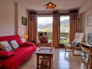 Appartement cosy avec terrasse - 6 pers, proche pistes et commerces, parking inclus - FR-1-595-81