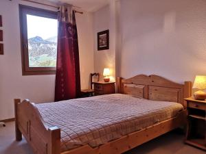 Appartement cosy avec terrasse - 6 pers, proche pistes et commerces, parking inclus - FR-1-595-81