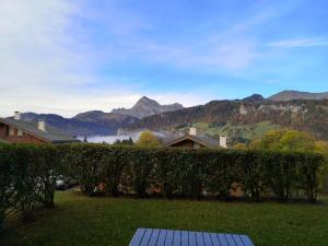 Appartement cosy avec terrasse - 6 pers, proche pistes et commerces, parking inclus - FR-1-595-81