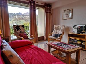 Appartement cosy avec terrasse - 6 pers, proche pistes et commerces, parking inclus - FR-1-595-81