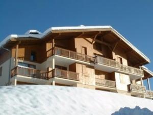 Appartement cosy avec terrasse - 6 pers, proche pistes et commerces, parking inclus - FR-1-595-81