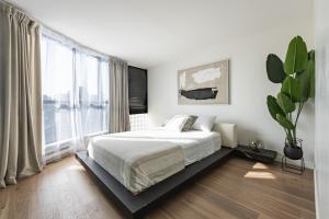 Amazing Location - 2BDRM2BATH - right on Robson