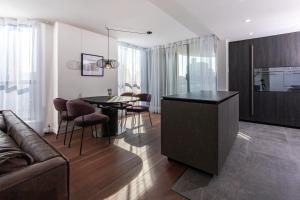 Amazing Location - 2BDRM2BATH - right on Robson