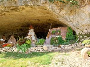 Tentes de luxe PALEO-LODGE 3 Tipis maxi 2 places par Tipi : photos des chambres