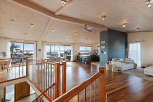 Bayside Oceanview Getaway