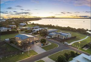 Bayside Oceanview Getaway