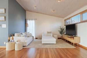 Bayside Oceanview Getaway