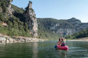 Campings Roulottes et Cabanes de Saint Cerice : photos des chambres