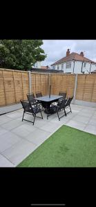 Wave Stays - Ground Floor Apartment - Outside Seating Area