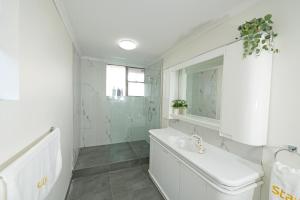 Pet Friendly Well-appointed 3BM Retreat Parking Netflix