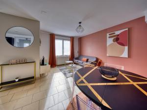 Maisons de vacances LnBnB - Petite maison au coeur de Peronne - Face aux etangs : photos des chambres