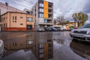 Three-Bedroom Apartment with Balcony room in Downtown Accommodation