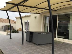Villas Villa moderne piscine privee calme soleil pres de Nimes : Villa avec Piscine Privée