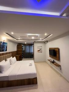 Hotel Avenue Suites Near International Airport Bangalore