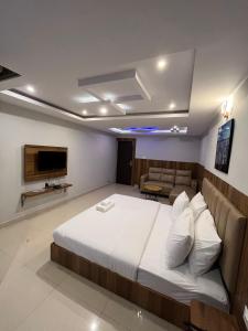 Hotel Avenue Suites Near International Airport Bangalore