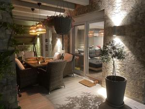 Villa ELi - Luxury Nature Getaway - Strategically located for Beach Exploration - Onsite Power for Electric Vehicle