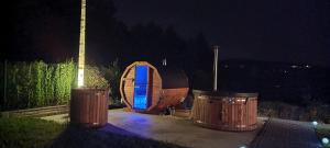 ArPioNa dom nad jeziorem z jacuzzi, sauną i placem zabaw