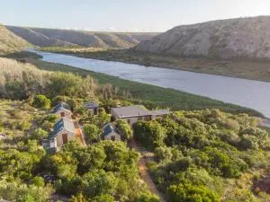 Thorn & Feather, Vermaaklikheid - Jongensfontein