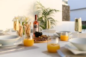 Villa Moada - private heated pool with sea views