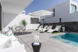 Villa Moada - private heated pool with sea views