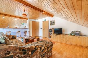 House Mavko Near Lake Cerknica - Happy Rentals 