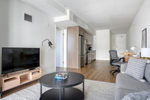 Culver City 1br w media room gym nr light rail LAX-1097