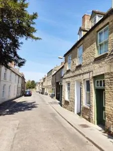 Spacious 1-bed apartment with super king or twin in central Charlbury, Cotswolds - 查尔伯里