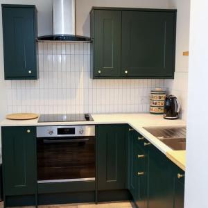 Spacious 1-bed apartment with super king or twin in central Charlbury, Cotswolds