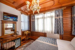 Valeria Antique 1892