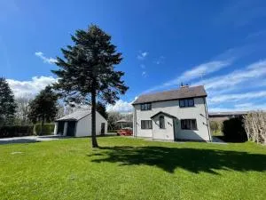 The Farmhouse at Moss Bank Farm - Gresford