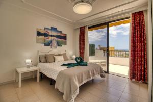 Lovely 2-Bed Apartment & jacuzzi Terrace & pool