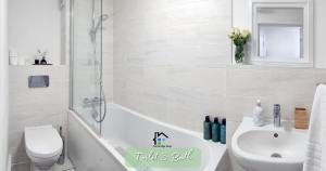 Central Apart Hotel 2BR Flats-EASY Walk to City Centre-Parking