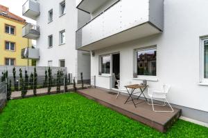 Apartment with garden Wolkowyska by Renters