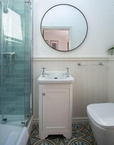 Finwood Green Farm Holiday Cottages-The Calf Shed and The Milk Parlour