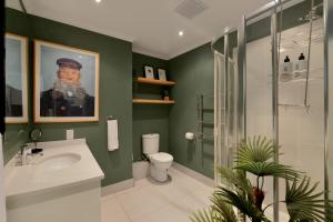 Top-Floor 2 Bed Unmatched Table Mountain Views