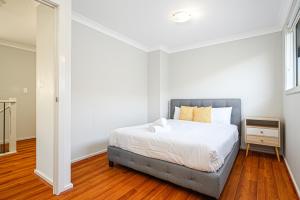 Bardia Convenient Adorable Modern 4 Br House