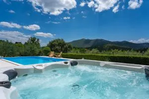 VILLA BEYBE with Jacuzzi, large private pool 50m2, BBQ,free WIFI, 3 bedrooms - Donji Dolac