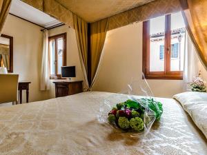 Superior Double Room with Canal View room in Residenza Rivo Alto