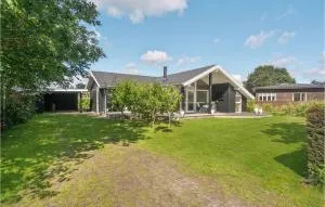 Stunning Home In Børkop - Stouby